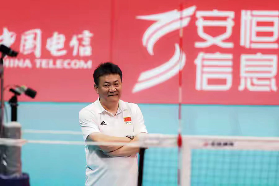 时隔25年率上海女排登顶联赛！蔡斌：淡然谦逊的“小诸葛”，从未改变随着江苏女排球