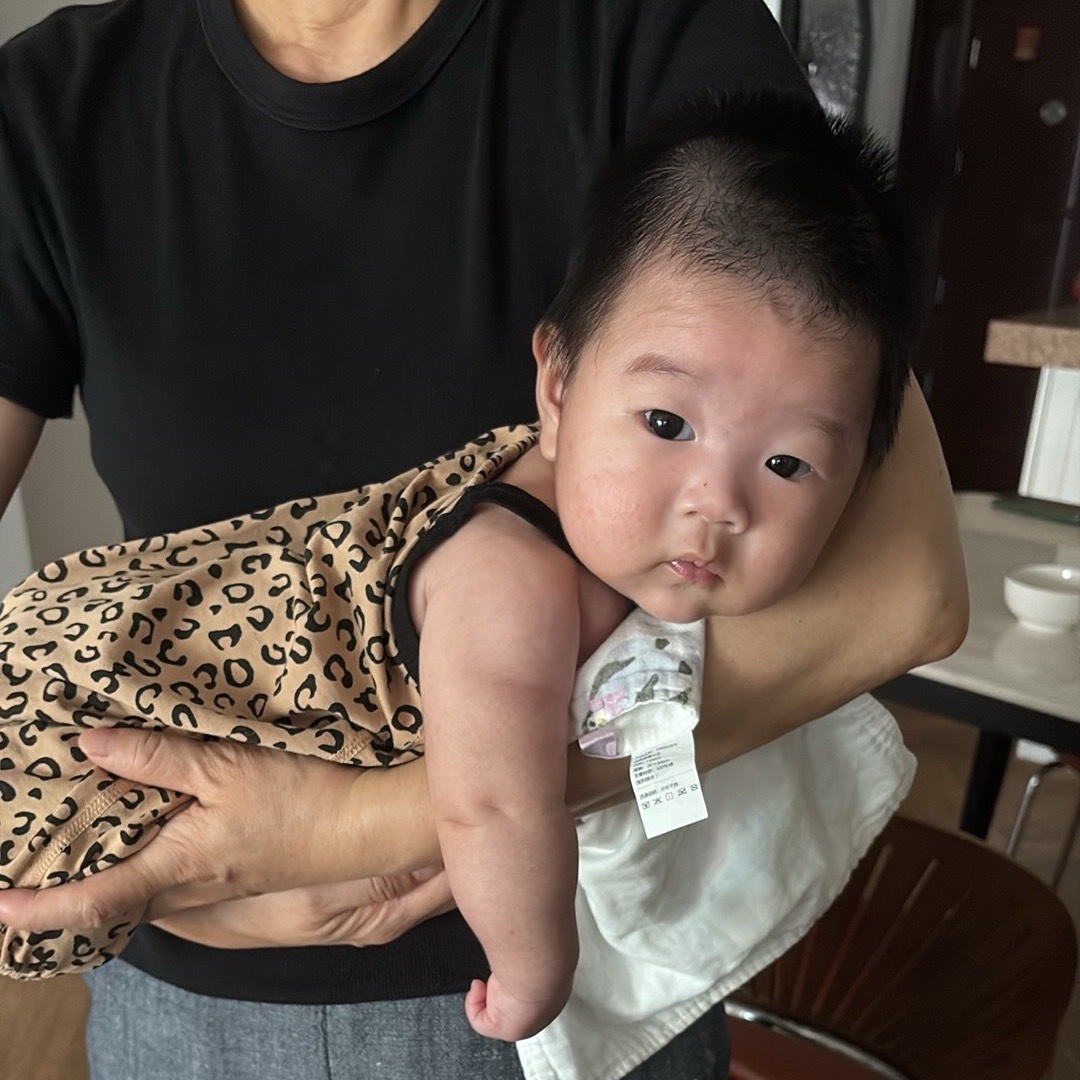 回来一觉睡了16个小时午觉又睡了3小时希望孩子以妈妈为榜样睡上如此长的整觉