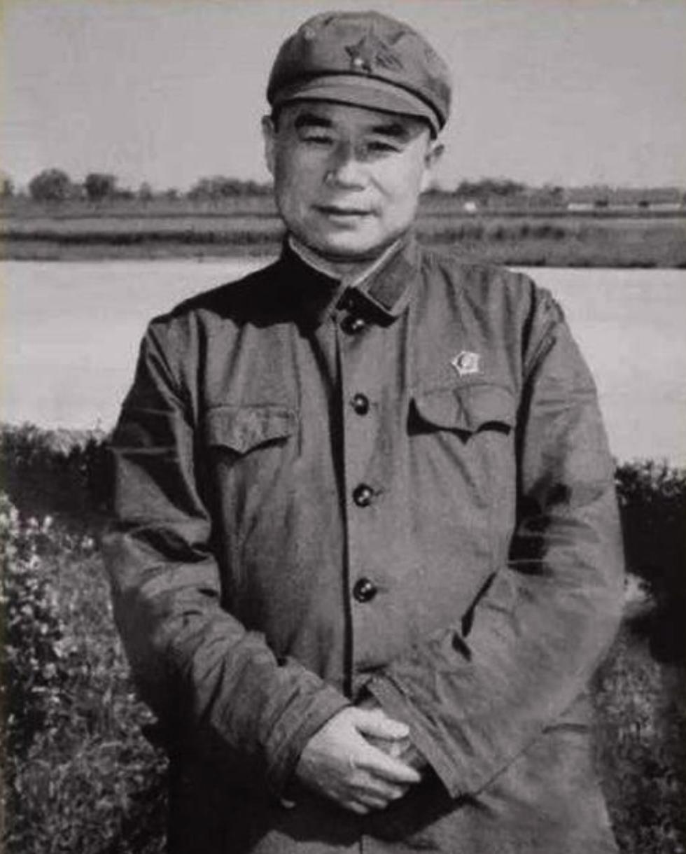 1937年，王近山违令伏击日军，战后拿缴获的香烟找陈赓请罪：“没请示就抽了鬼子大