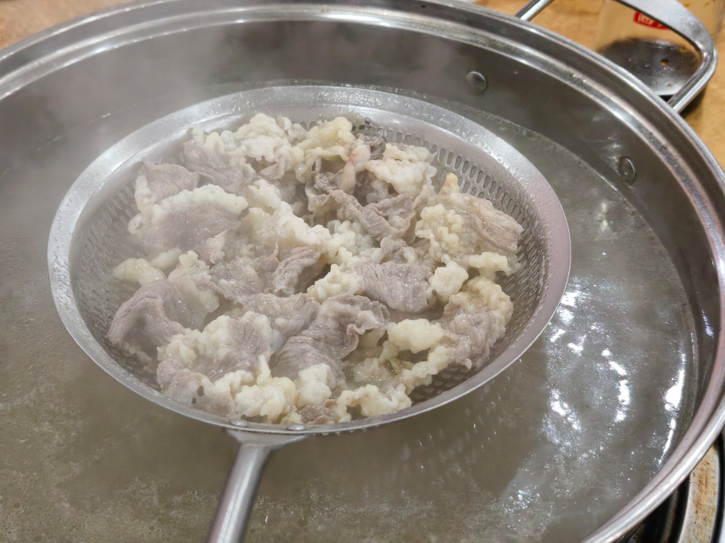 今天来江门五洞实现牛肉自由了一口满满的姜葱牛肉，太满足了 江门·五洞大众牛餐馆
