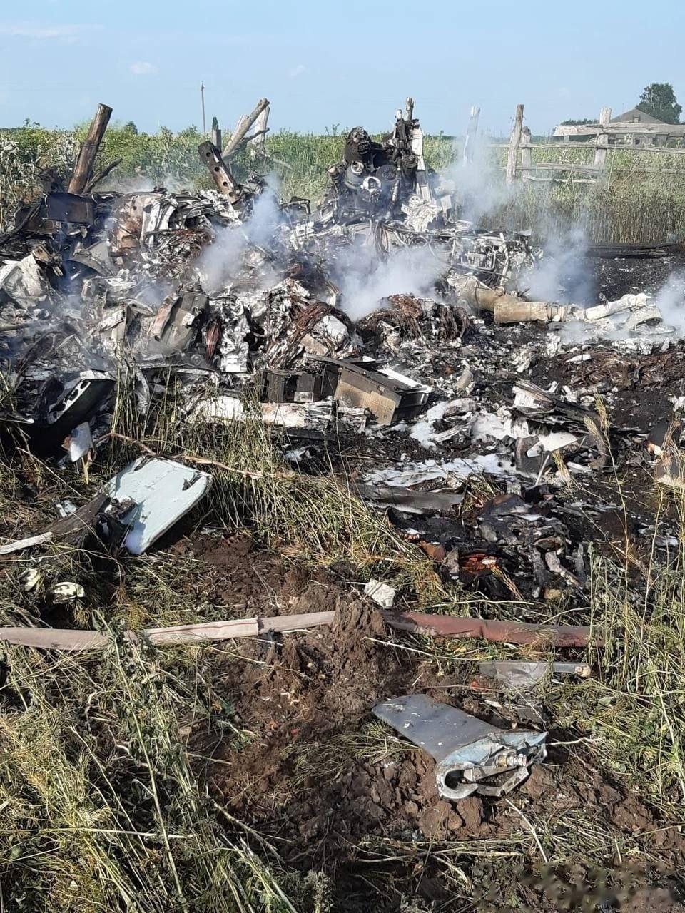 在沃罗涅日州塔洛瓦亚村附近被“瓦格纳”叛军击落的俄罗斯空天军Ка-52直升机残骸