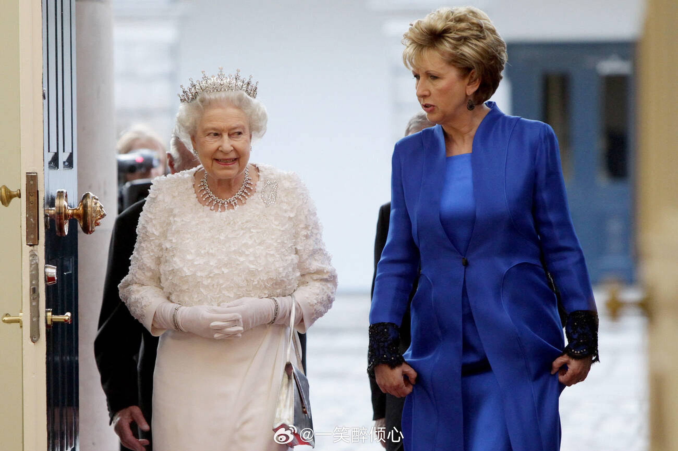 英国王室  更多2011年爱尔兰晚宴组图📸网页链接2011年5月18日，伊丽莎