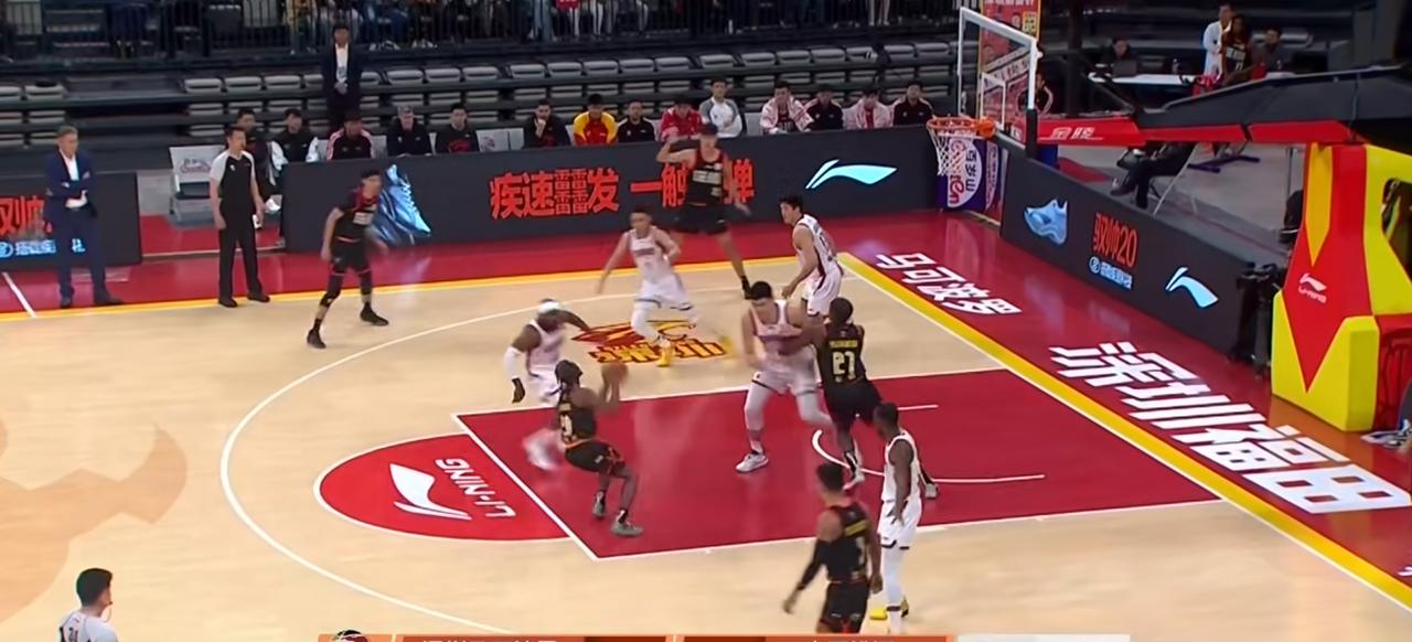 1月22日晚这场CBA比赛太刺激了！深圳马可波罗坐镇新主场，以105 - 95击