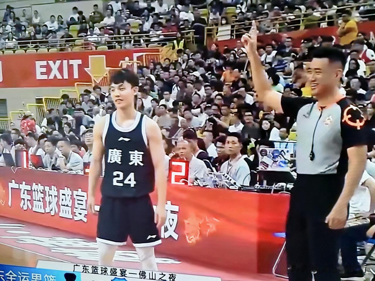 广东篮球盛宴-佛山之夜之广东全运男篮VS澳洲维多利亚的热身赛
徐杰，赵睿，胡明轩