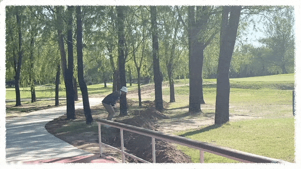 高伟光在高尔夫球场赚运动步数 和朋友打高尔夫暴走4小时不停歇，挥杆超潇洒，还在旁