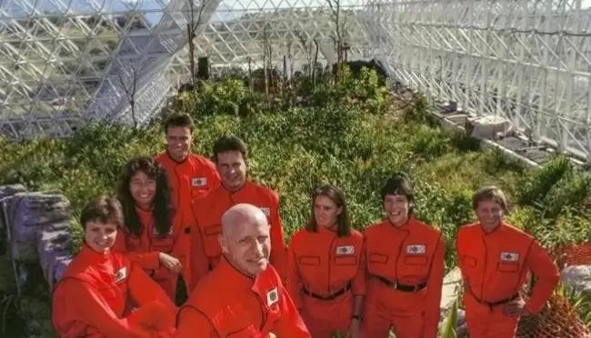 1991年，美国特意做了一个轰动全球的实验，把4男4女关在一起两年，再次打开房门