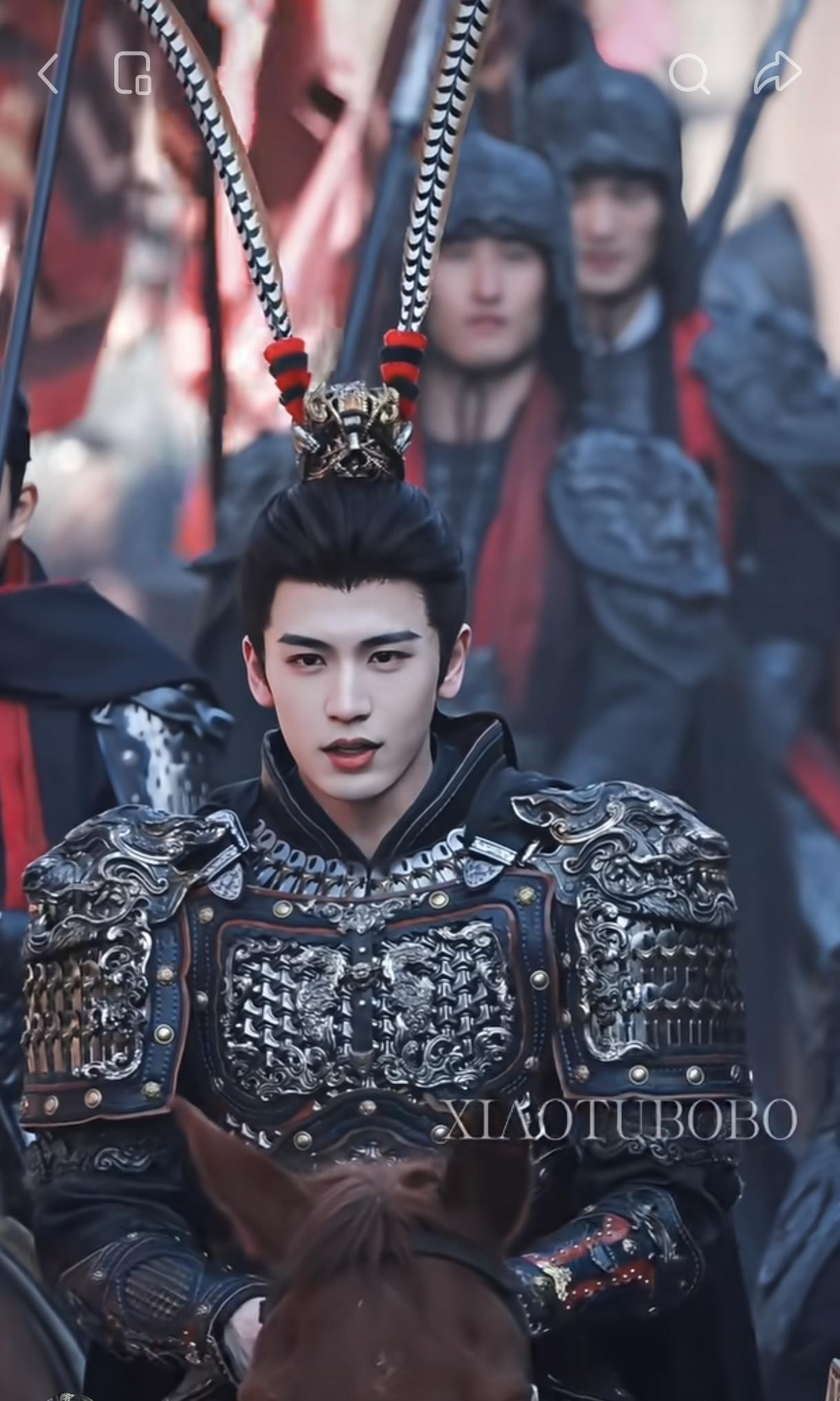 都说《逐玉》最大的败笔是男主头上的“两撮鸡毛”？我看未必。
这部剧的大败笔不在这