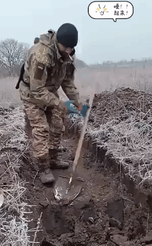 乌军也是挺难的，10，11月秋雨连绵，黑土地就跟放水的鱼塘一样，不要说挖战壕，抽