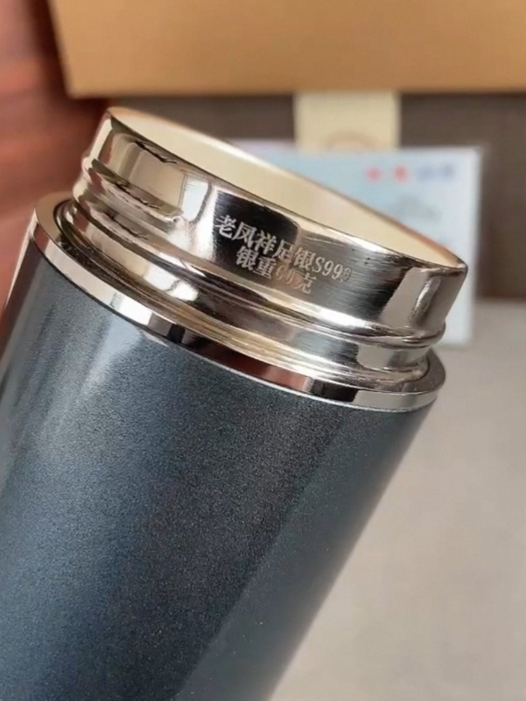 买钻戒送银杯如今身价被反超我去，这个我是真有，之前在老凤祥买过一次黄金，当时就送