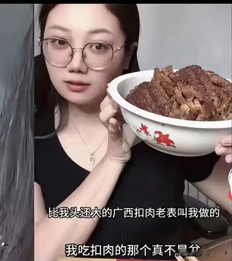 山东人吃的多,很正常,因为山东人人高马大



又不比很多小土豆,矮的一批,
