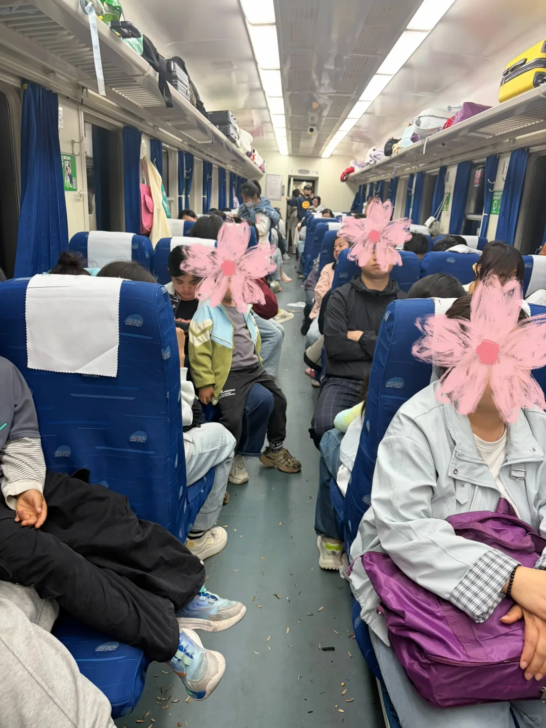 12个小时硬座，还有三个半小时，太难熬了还买了回去的硬座，这辈子不能坐硬座了，你