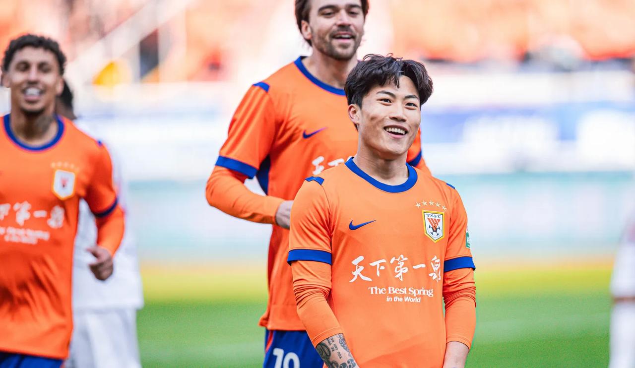 山东泰山2-1北京国安！负数积分率先清零，比赛非常精彩！
不得不说，这场中超焦点