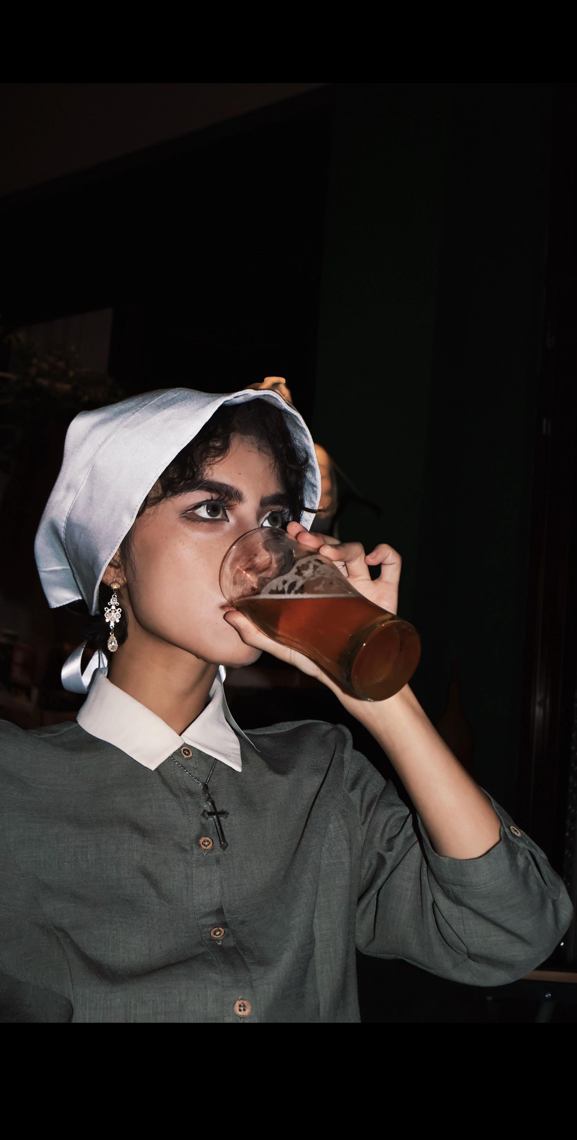 我永远不会作任何人的妻子和仆人。