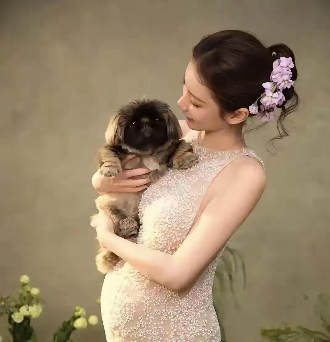 小梅运气好，来自普通家庭，很多事情，她都是看得很开，也很有格局。她在有爱的家庭长