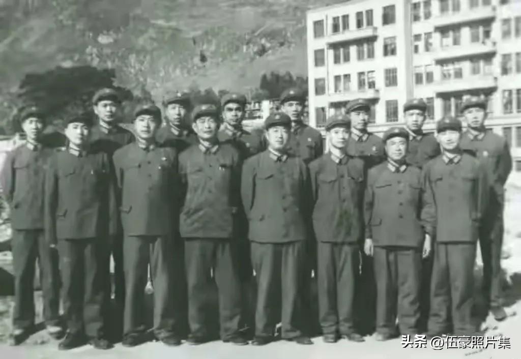 1979年对越自卫还击战前，步兵第11军第31师第93团领导班子的历史瞬间。照片