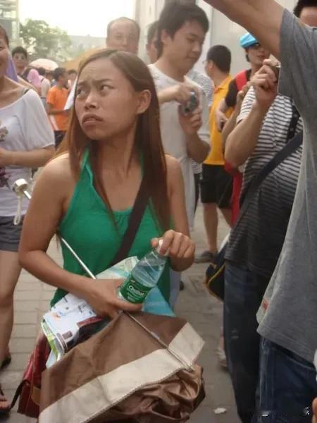 凤姐刚来美国时挺瘦的，现在很美国了，不过，这也说明了人家过的很好。