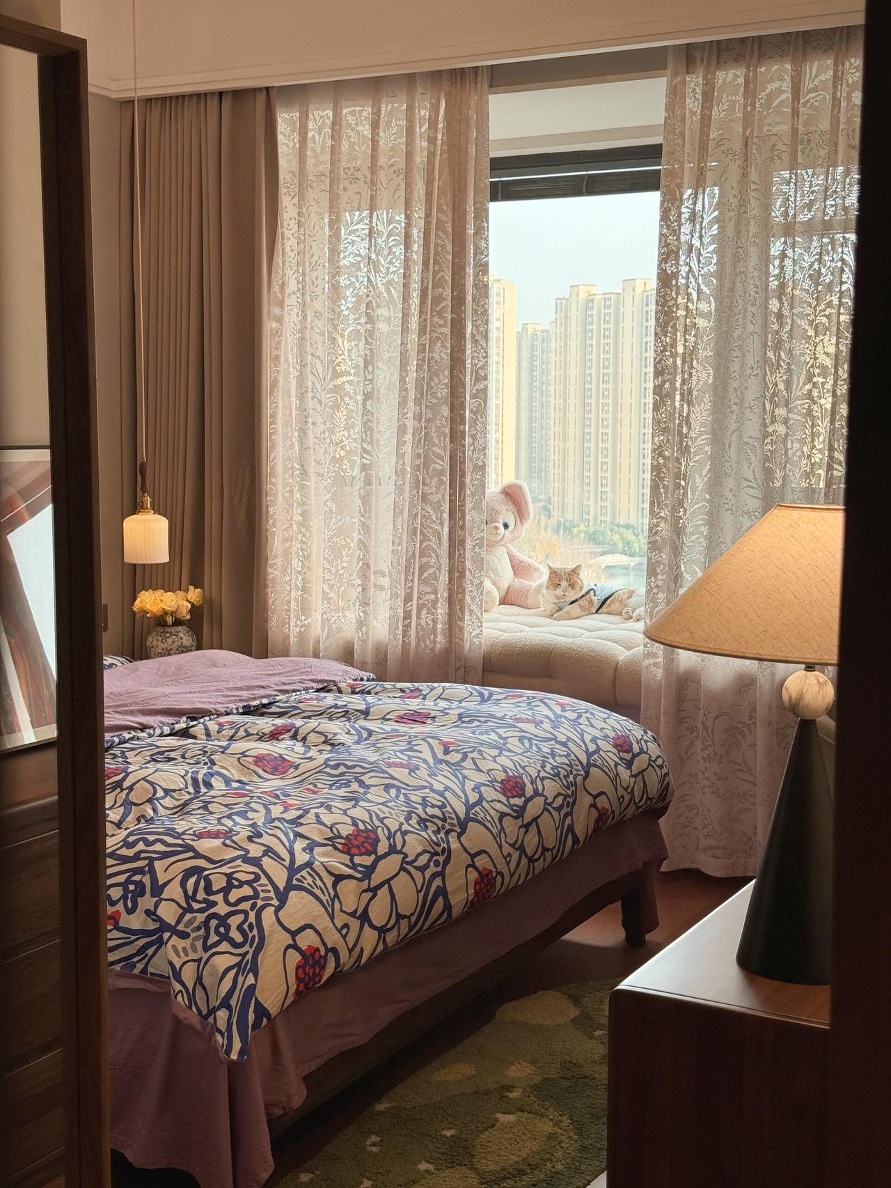 江苏一位女子晒出家的照片，令人称赞不已，两口子住在110㎡的家里，仅靠软装就收获