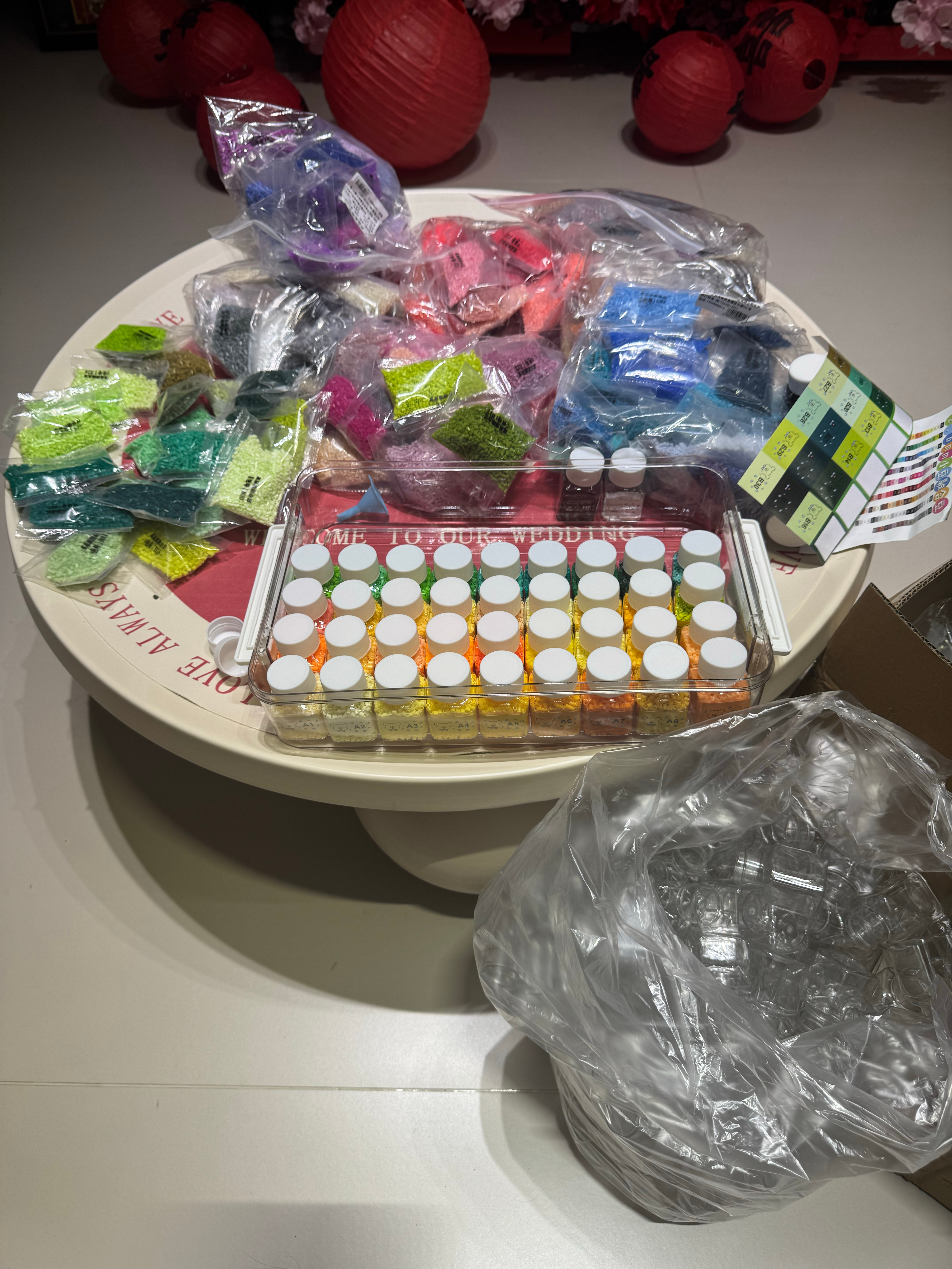 染上拼豆第一步……装了几个小时瓶子 