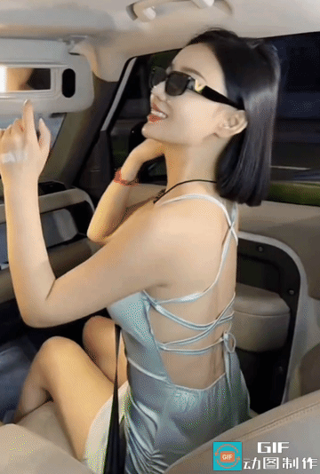 这个赛道，被玩得明明白白。
某女在网络上一直很小众，默默无闻，几万粉。偶得高人指
