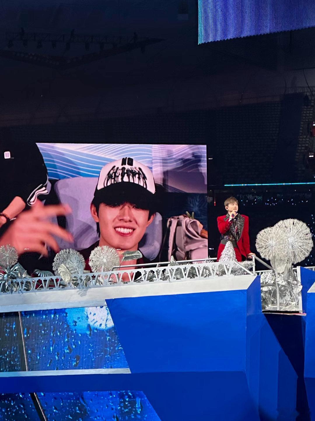 半个娱乐圈都去看了张杰演唱会好多人都去了张杰演唱会，好热闹啊！！！半个娱乐圈都去