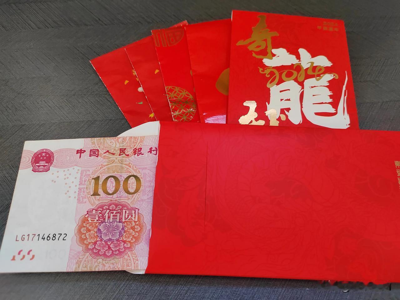 今年55周岁，年前退休，退休金只有2500。

手里没钱，便体会到亲情冷漠。

