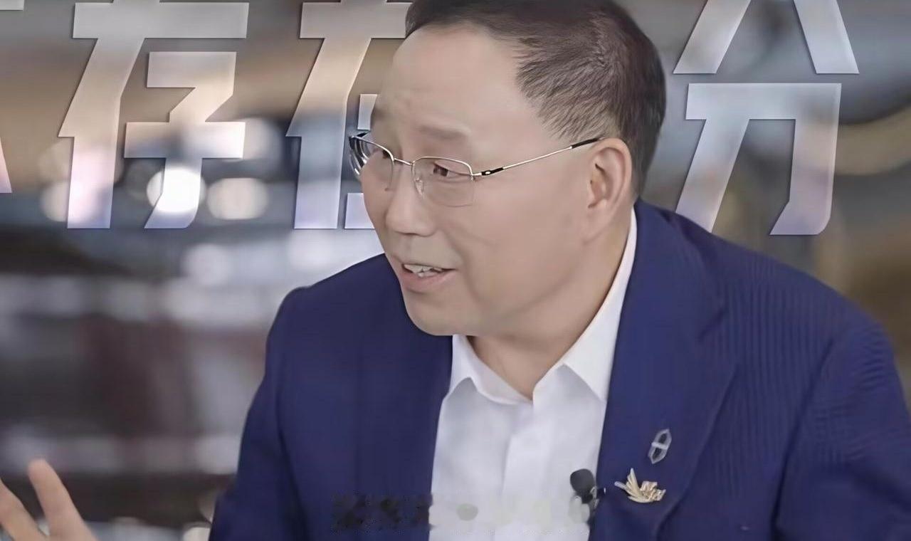 嘴上说独立单干，身体却很诚实：一看订单往下掉，心里先咯噔一下。
以前赛力斯和华为