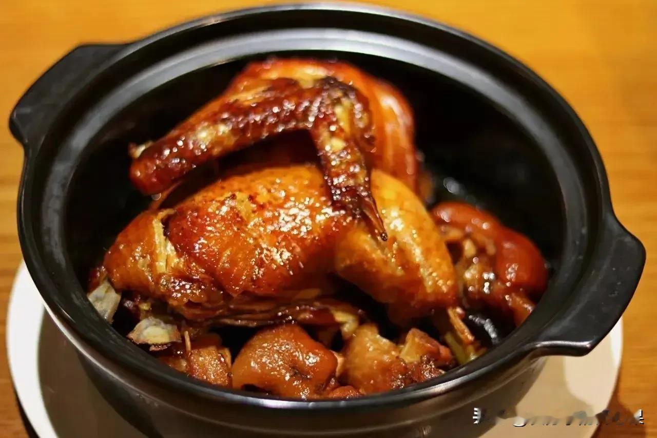 深圳美食之一
         
              ——红泥煨鸡

这