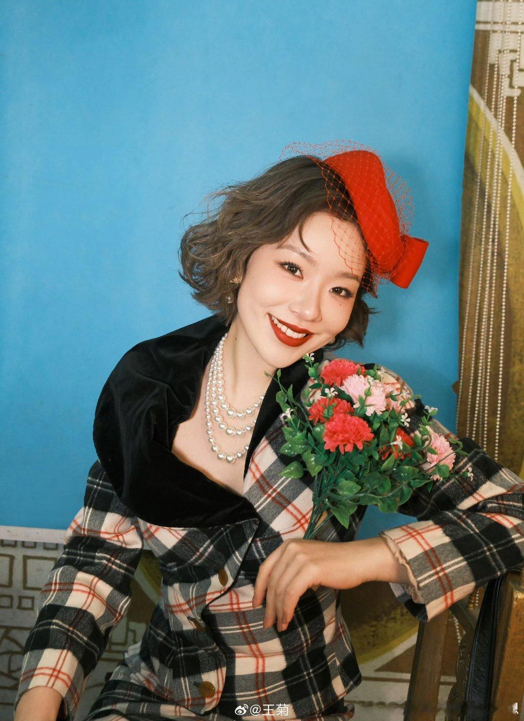 咪咕星鲜事张馨予海边比基尼大片 辣晕了，路过的蚂蚁都要喊一声妈咪！富有且大方，顶