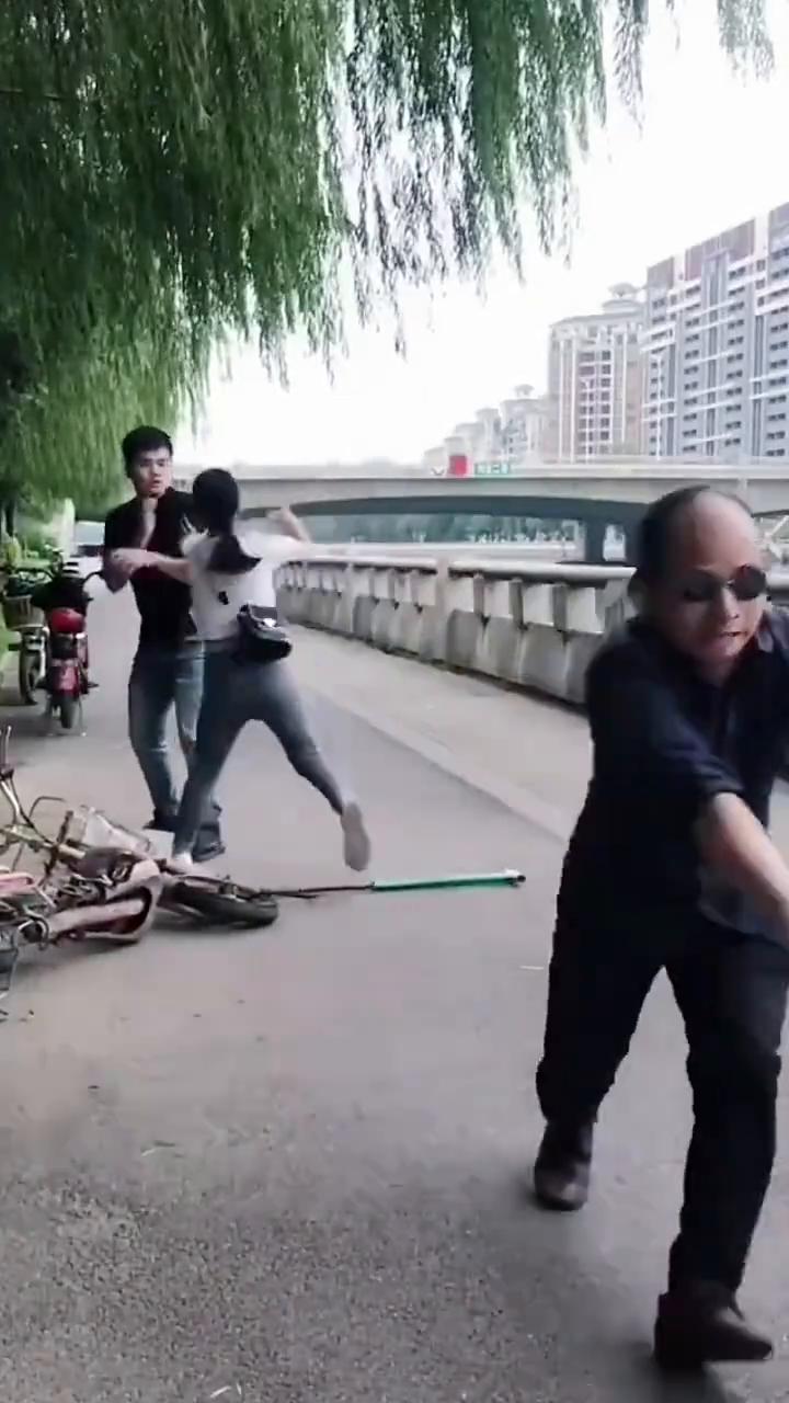 我这小暴脾气。
本故事纯属虚构，请勿模仿。