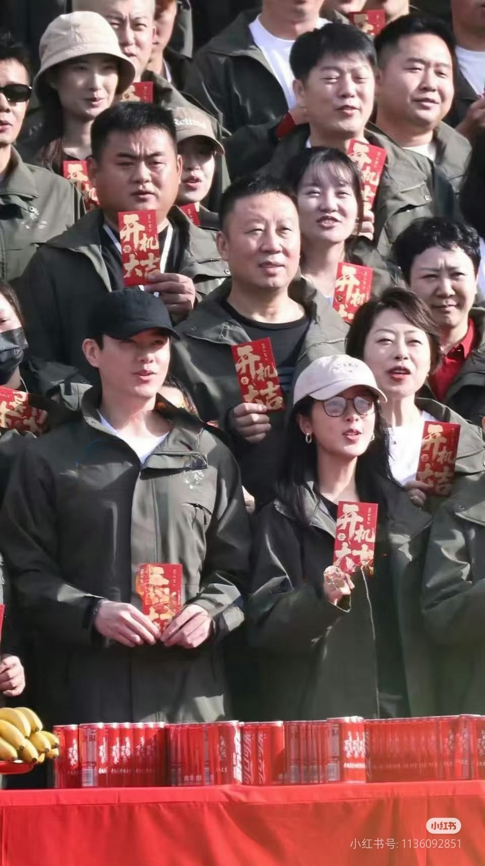 杨紫玉兰花开君再来开机！有父母陪着一起，好幸福呀！ 