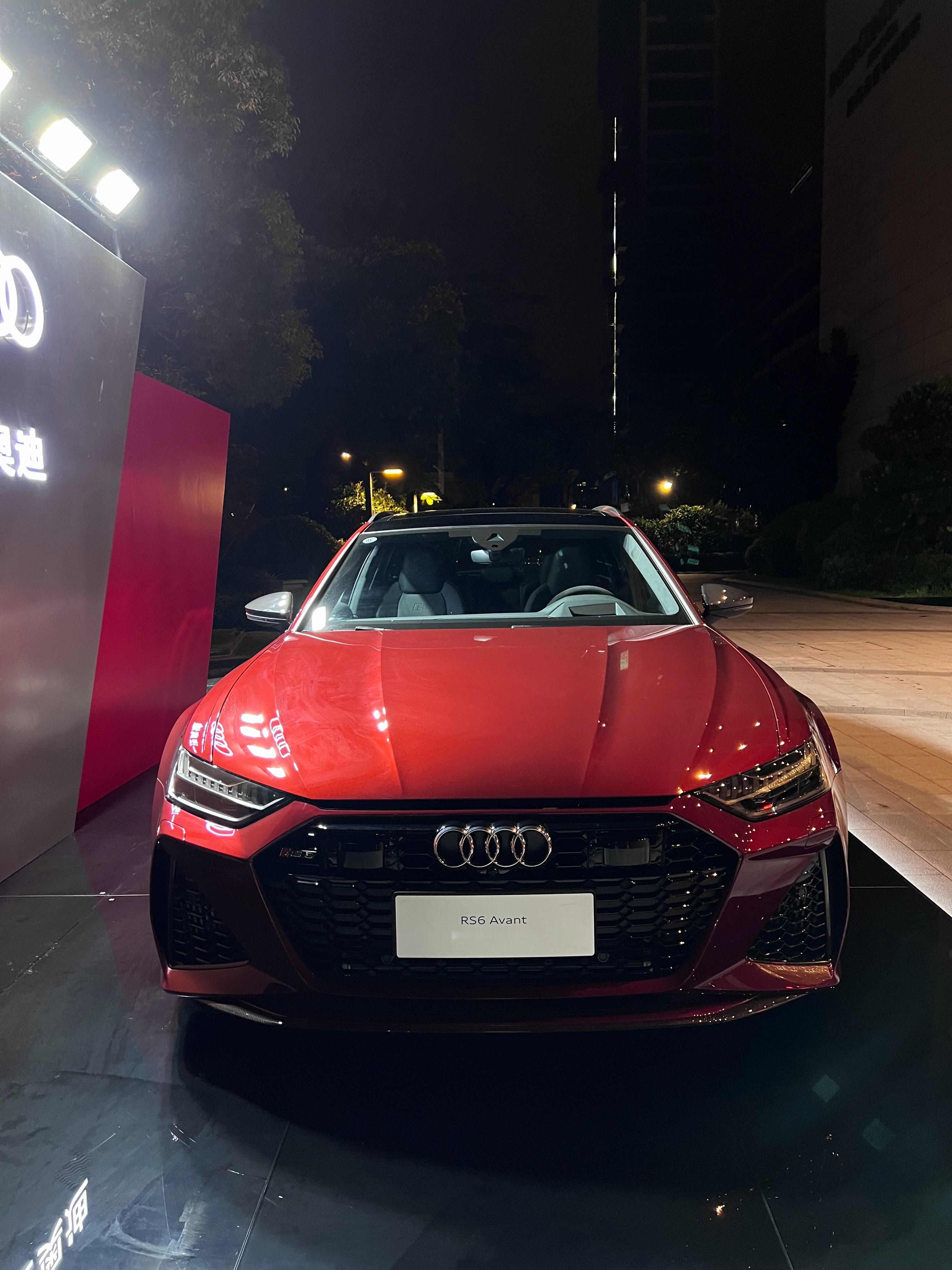 酒店门口的奥迪RS6 performance，怎么会有那么帅的瓦罐呢 [色] #
