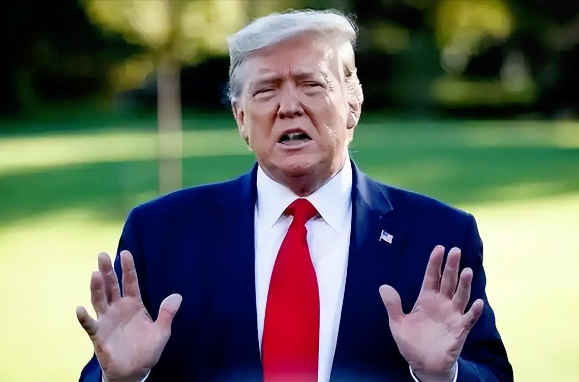 特朗普现在的日子不好过，外面要搞军事动作，家里却麻烦不断，弹劾的事儿没翻篇，军方