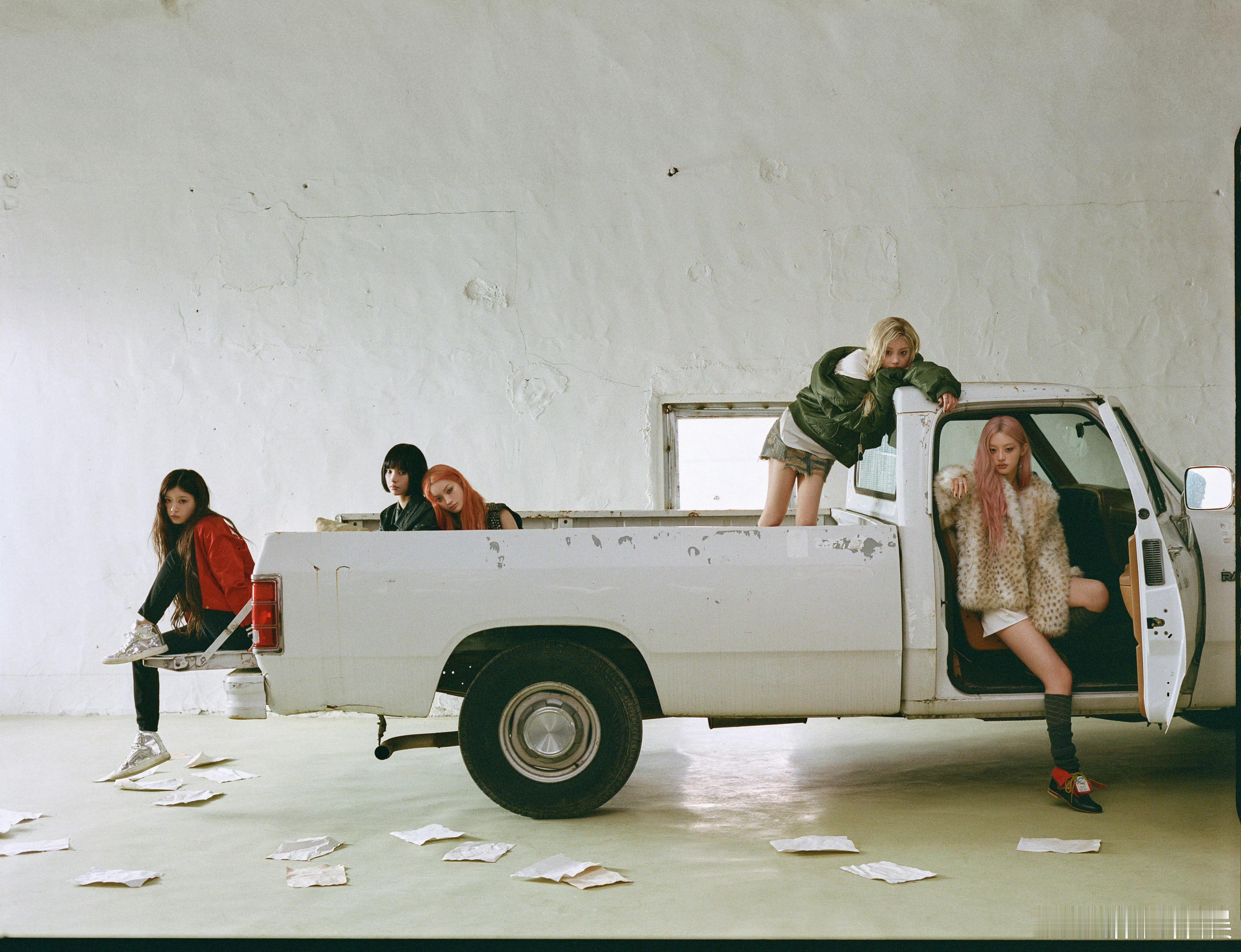 illit概念预告照 《MAMIHLAPINATAPAI》概念照公开。ILLIT