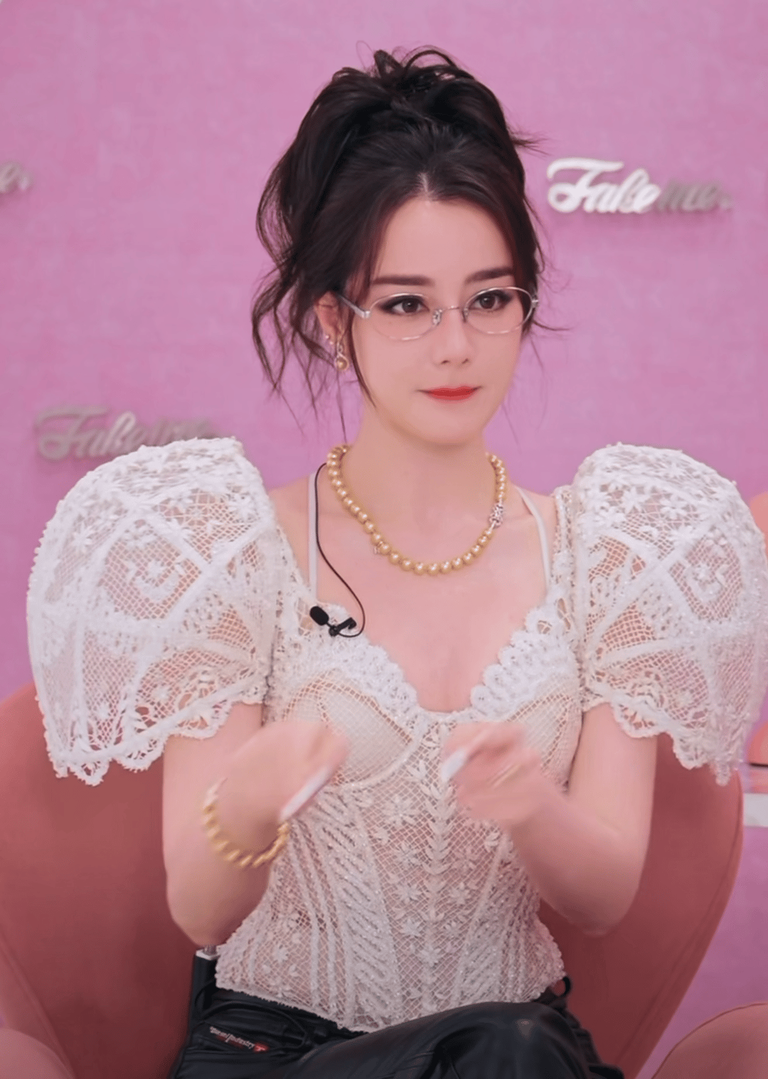 被质疑审美不在线后迪丽热巴工作室回应，说「顺手把审美重新定义了」 