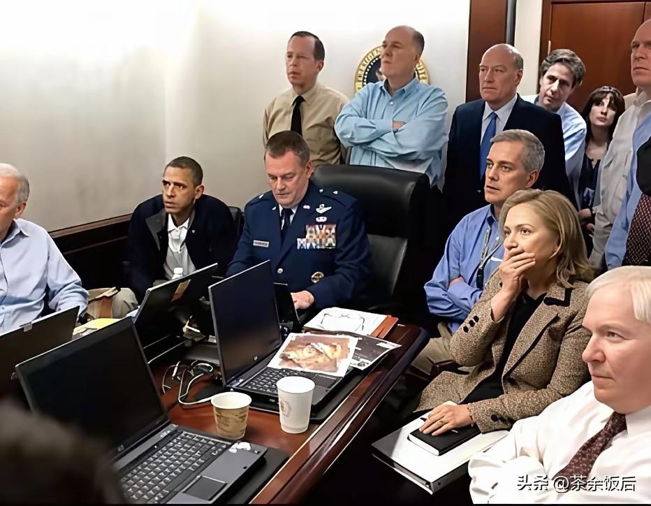 【重温名场面，这就是美国政坛的“紧张时刻”实录】

这张照片拍摄于2011年5月