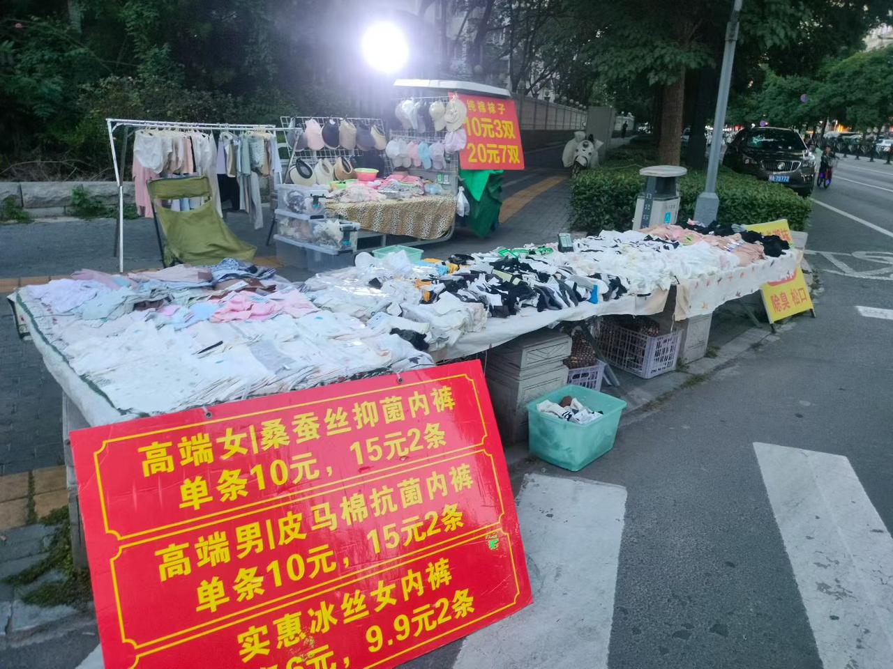 【摆摊实战手记·第1篇】
干摆摊这些年，踩过不少坑，也摸出不少实在经验，不玩虚的