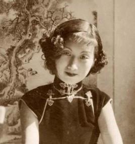 1927年，上海三大美女之一的国画家周炼霞结婚，婚后十分幸福。不料有一天丈夫出差