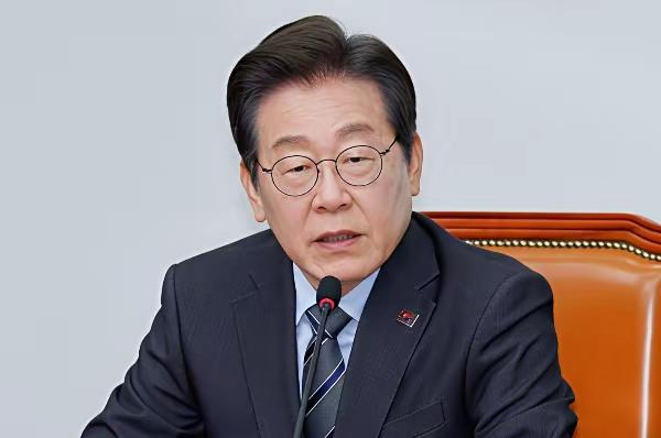 韩国军力世界第五，为何还依赖外军？李在明发出灵魂拷问

这事儿挺有意思。韩国自己