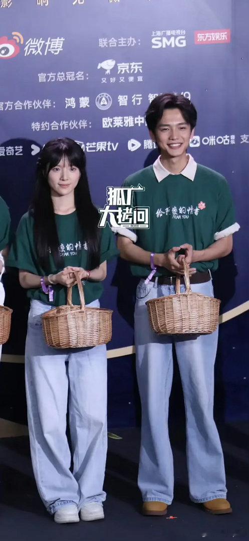 李思潼头已经够大了 男的头比她还大还是在壹心包装下 嘲普的火力都让思潼承担了 心