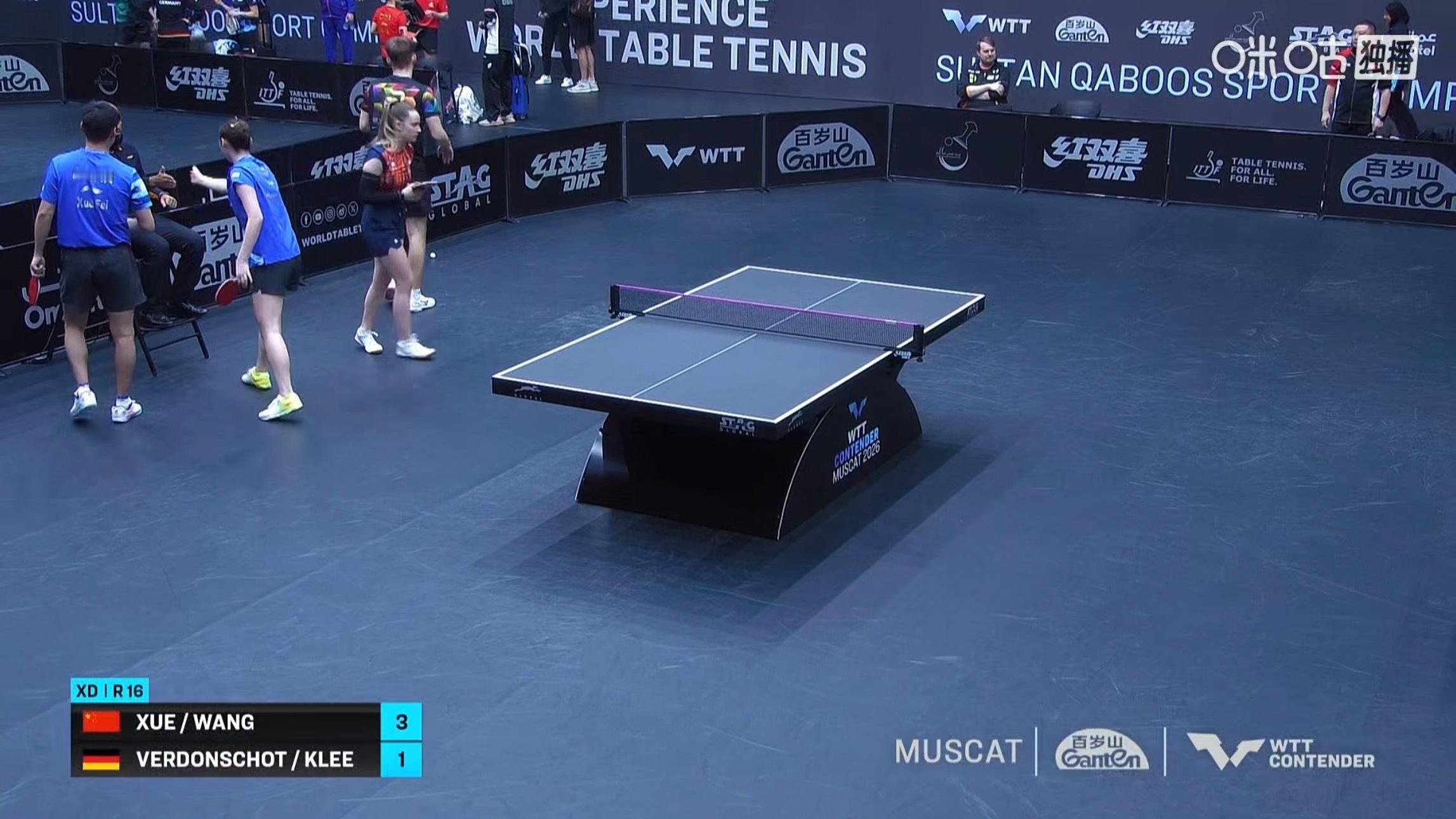 薛飞/王晓彤3比1维东斯霍特/克利(11-6，7-11，11-6，11-7)晋级