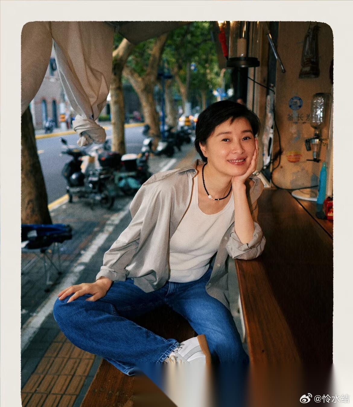 我表妹亲眼见过吴越， 她说了一个大实话。 说吴越根本不是电视上的那样。 荧幕里的
