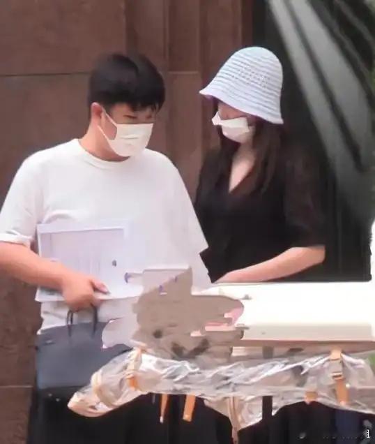阚清子被富豪老公扶上奔驰大G，在颜值面前，钱和体贴更重要！ ​​​