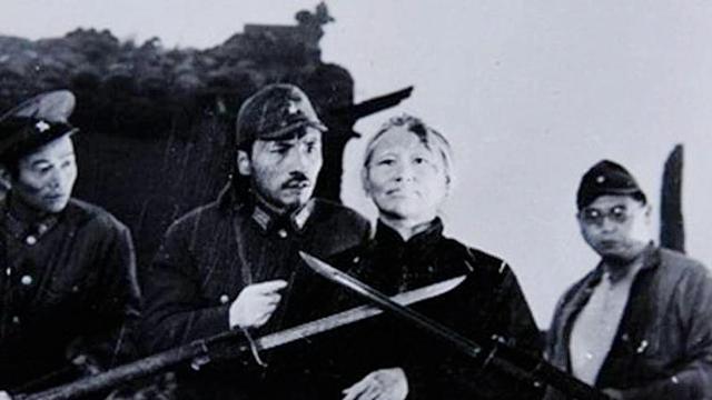 他有惊人警觉，夜宿人家半夜坚拒挽留要转移，凌晨果然鬼子扑上门

“再歇会儿吧，天