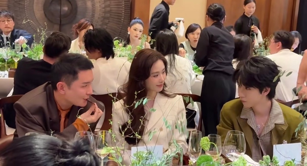 看哥哥姐姐们满眼都是对峻霖的欣赏…哎！就是说没有人会在了解以后能忍住不喜欢峻霖酱