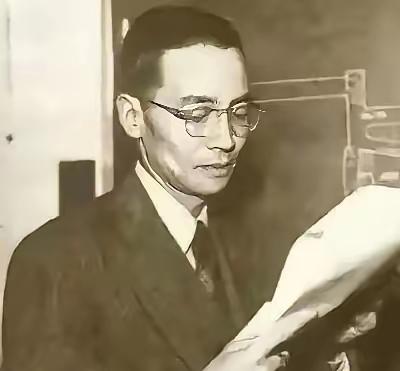 1953年，吴晗执意要拆除北京古建筑，梁思成苦苦劝阻无果，情急之下竟瘫坐在地嚎啕