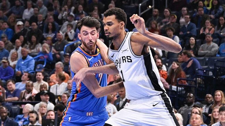 西决G1 文班亚马：我当时根本没想太多，就是干！

北京时间5月19日，NBA西