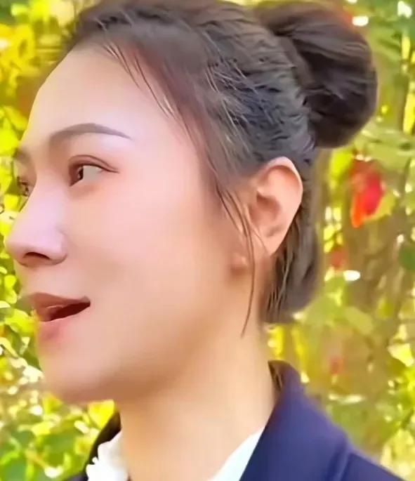 曾经轰动一时的流浪大师沈巍与精致女星晓晓的组合，彻底画上句号。这段被外界吹成灵魂