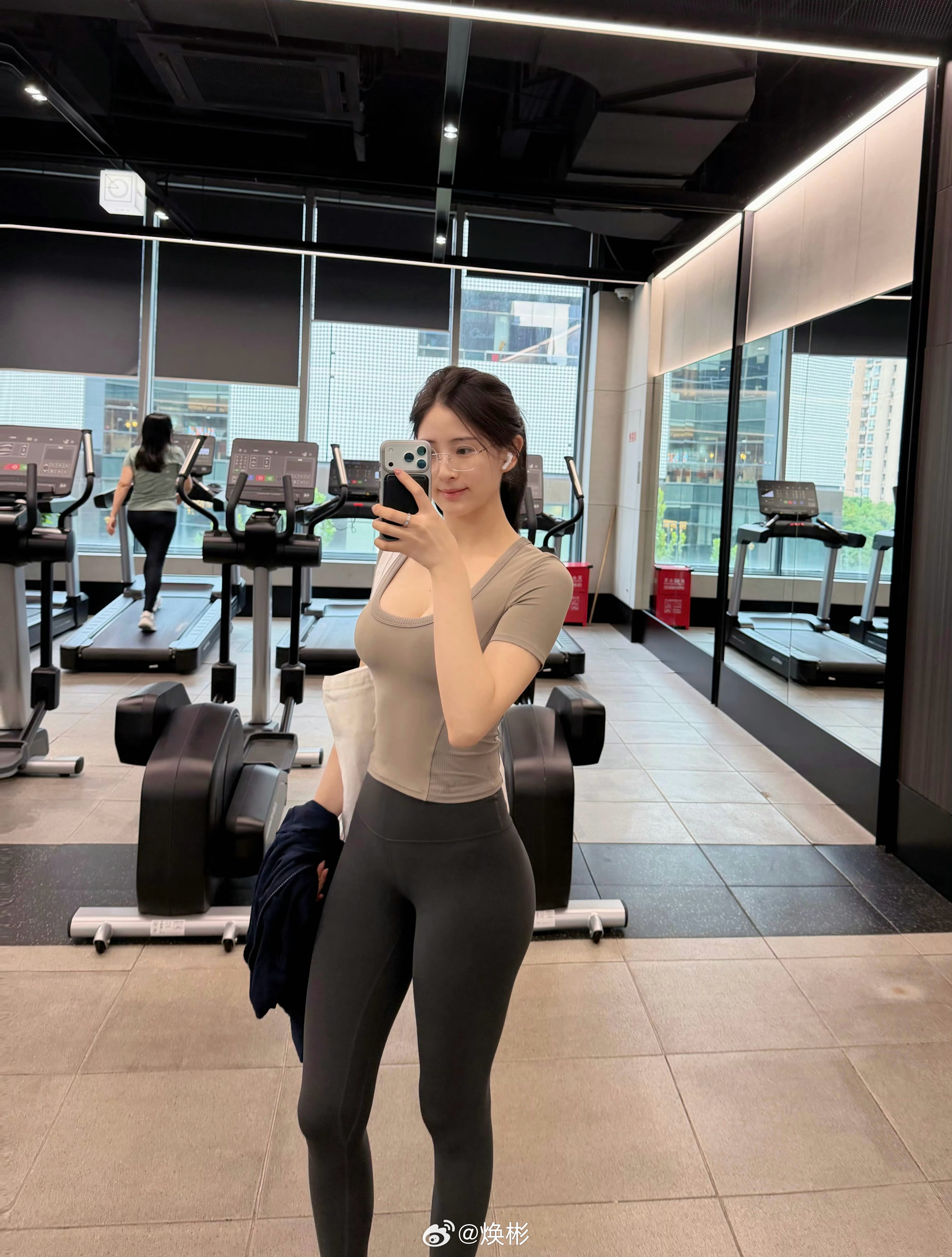 iPhone每年问题那么多为啥销量还是遥遥领先？苹果回应iPhone17Pro充