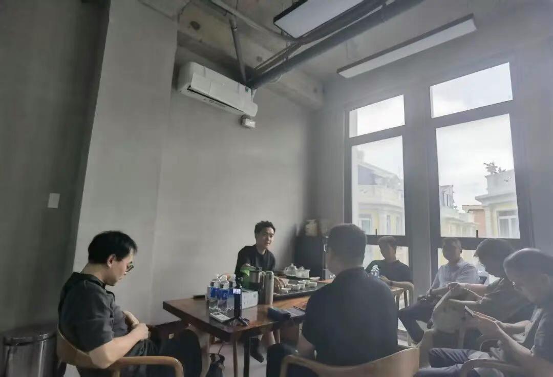 印尼市场的独特性要求创业者必须放弃常规思维。东哥出海笔记
1 华人圈层：在雅加达