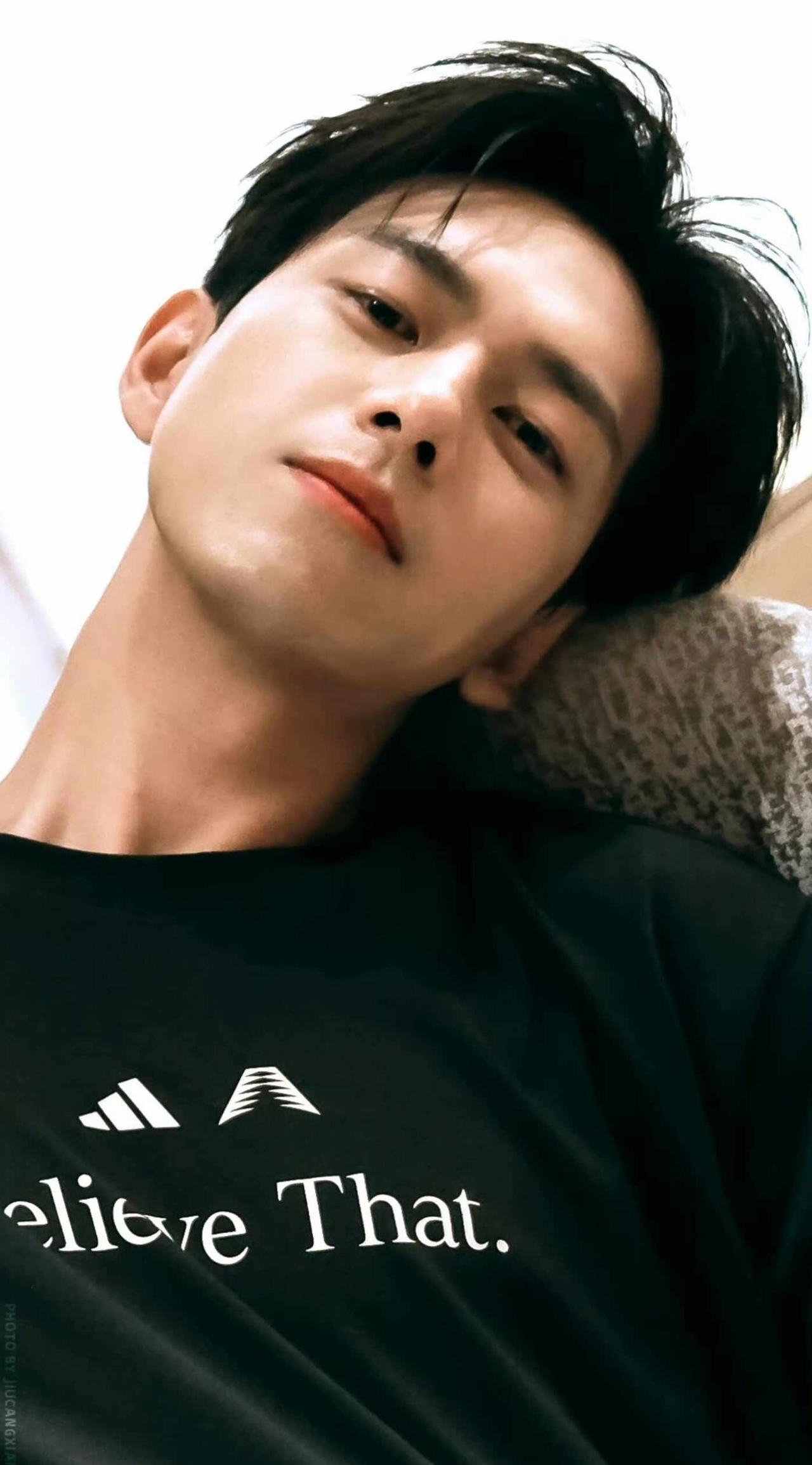 一起守护全世界最好的李现🥹
大帅哥人帅心善没惹任何人！李现雾里青 孟弗渊 李现
